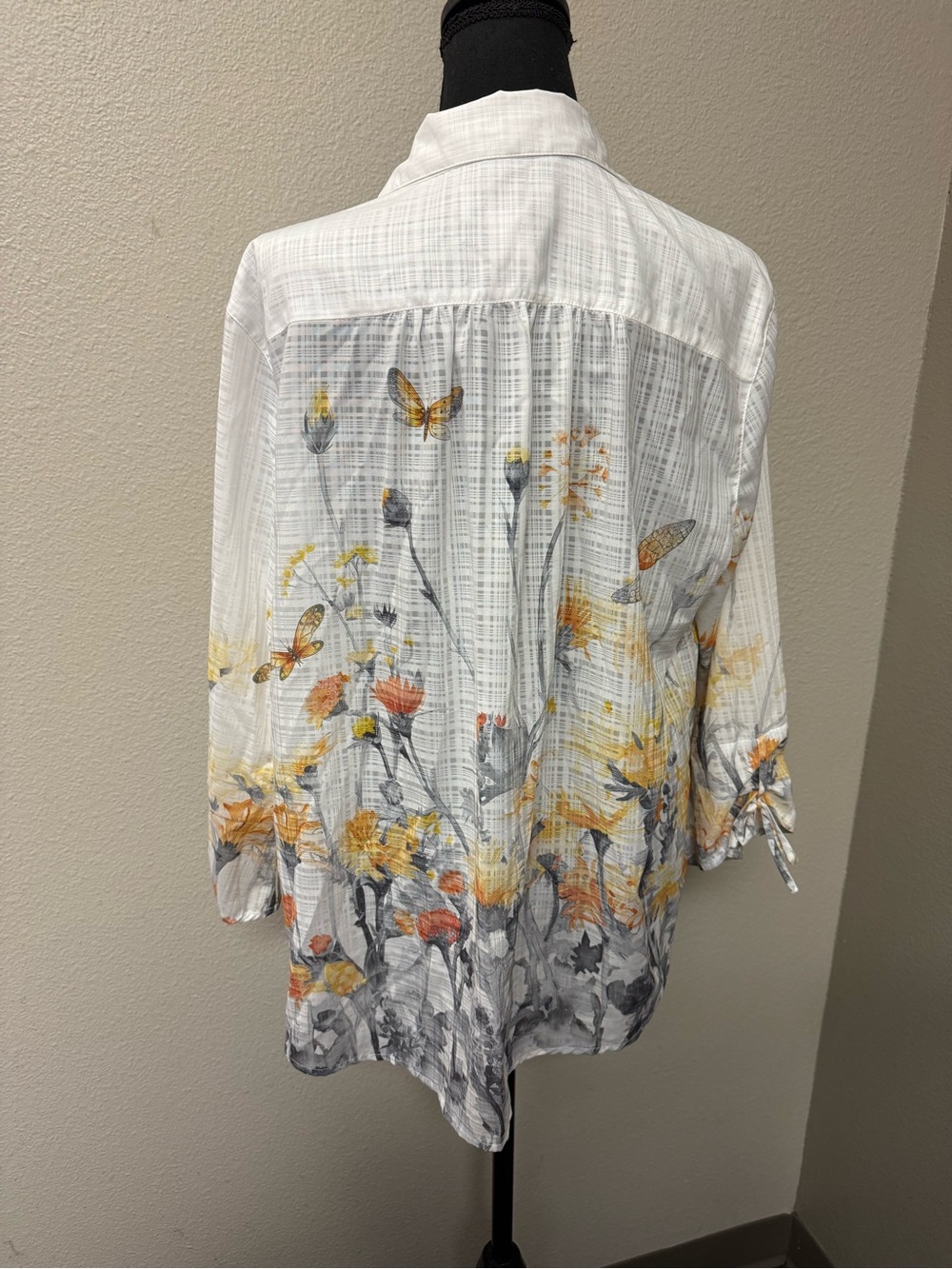 Alfred Dunner Floral Butterfly Button Shirt Large White Roll Tab Blouse EUC - Picture 6 of 10
